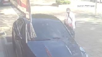 獨／電台總車故障停人行道　遭丐幫記者嗆