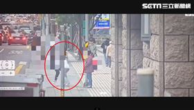 陳沂當街被黃姓男子痛毆。（圖／翻攝畫面）