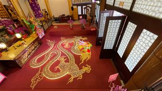 68萬枚「1元硬幣」打造錢龍　震撼畫面曝