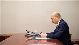 新任立法院長韓國瑜春聯今日曝光，以「龍耀吉慶」4字慶賀龍年新春快樂。（圖／翻攝自韓國瑜 臉書）