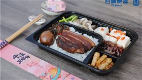 歡慶平溪天燈節，台鐵公司與新北市觀光旅遊局合作推出祈福便當。（圖／台鐵公司提供）