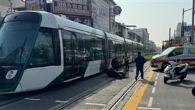 高雄輕軌,違規右轉,女騎士,避讓