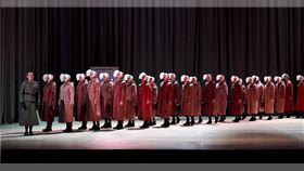 本月原將面臨樂團與合唱團聯手罷工的英國國家歌劇院（English National Opera），及時提出過渡方案，避免了新製作《Handmaid’s Tale》2月1日無法上檔的窘境。