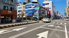台南市政府去年10月28日起陸續在7個行政區9條路段202個路口試辦不強制機車左轉3個月。(台南市府提供)
