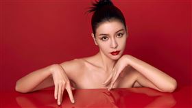 李毓芬IG新春獻上2024藝術絕美龍年賀年照　驚艷粉絲！（業配勿用）