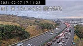 快訊／國道返鄉路況多！國3南向龍井段「6車追撞」　回堵2公里畫面曝（圖／翻攝自高公局即時路況）