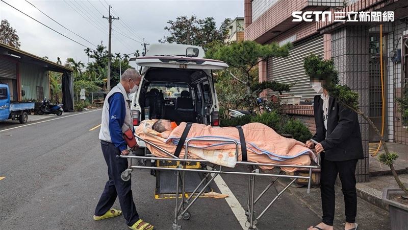 母植物人、父腦瘤⋯少年休學扛擔！姑求援