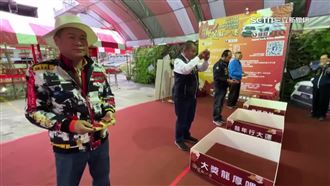 獨／宮廟新年擲筊賽　「獎車贈金」成趨勢