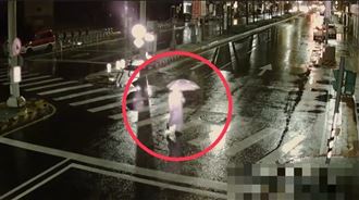 變裝持刀搶彩券行得手20萬　雨衣大盜落網