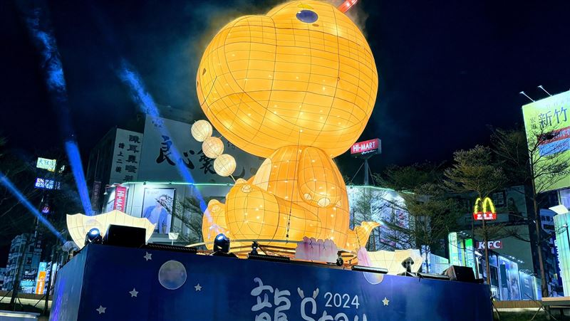 主燈點亮幾天就變髒！新竹市府：材質問題