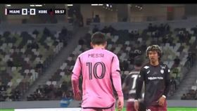 阿根廷球王梅西在第60分鐘上陣，不過日本國立競技場卻空蕩蕩。（圖／翻攝X）