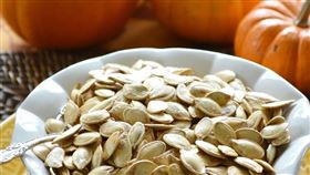 南瓜子（圖／翻攝自泌尿科呂謹亨醫師 - 大亨醫師粉專）