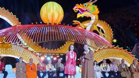 駐大馬代表葉非比東禪寺點燈致詞馬來西亞佛光山東禪寺7日晚間舉行點燈儀式，駐馬來西亞代表葉非比（中）致詞表示，這不僅代表佛光山以善的理念弘揚佛法，也與台灣在國際上扮演良善力量相呼應，盼為世界帶來美好與溫暖。（駐馬來西亞代表處提供）中央社記者黃自強吉隆坡傳真  113年2月8日