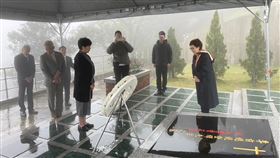 東京都知事小池百合子、李安妮弔唁李登輝（圖／李登輝基金會提供）