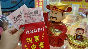 彩券行 大樂透 威力彩 台彩 彩券 財神爺 財運（圖／記者戴玉翔攝影）