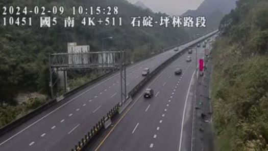 開車小心！國5路段下雨　估塞到下午4點