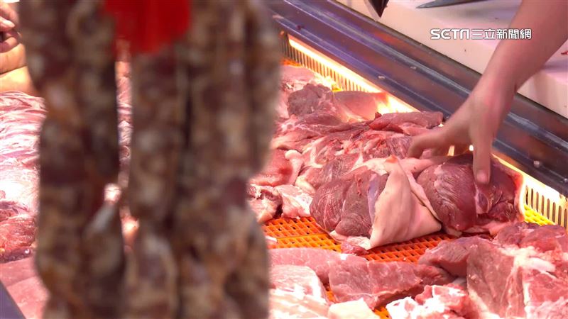 南門市場採購年貨人擠人　豬肉買氣回穩
