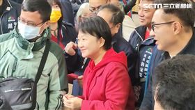 盧秀燕，大年初一發小紅包。江啟臣。(圖/翻攝畫面)