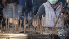 命理老師湯鎮瑋日前提醒，生肖屬龍、狗、牛、羊及兔的人，今年記得要去廟裡安太歲。（圖／鏡週刊提供）