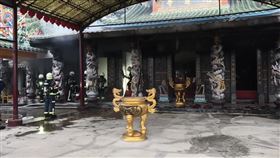 北市士林區有70多年歷史的九蓮寺大年初一清晨5時許發生火警，消防隊獲報前往搶救，30分鐘內即撲滅火勢，經查，廟內存放金紙、蠟燭的倉庫起火燒毀，燃燒面積約5平方公尺，起火原因仍待調查釐清。