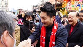 ▲蔣萬安初一龍山寺走春參拜(圖／台北市政府提供)