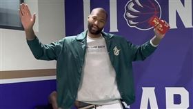 ▲卡森斯（DeMarcus Cousins）離台前發紅包。（圖／翻攝自桃園台啤永豐雲豹IG）
