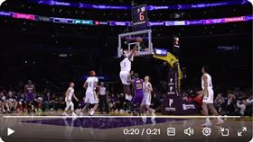 ▲詹姆斯（LeBron James）拋投挨威廉森（Zion Williamson）1鍋。（圖／翻攝自ClutchPoints推特）