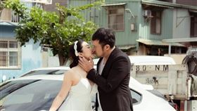 網紅筋肉媽媽（萬萬）曬與第二任丈夫巴西（楊孟樵）婚紗照（圖／翻攝自臉書）