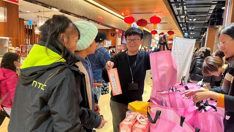 我也能買新衣、吃年菜！助弱勢家庭好過年