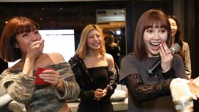 語萱（左起）、小楓、草莓喜獲紅包（圖／想想時間提供）