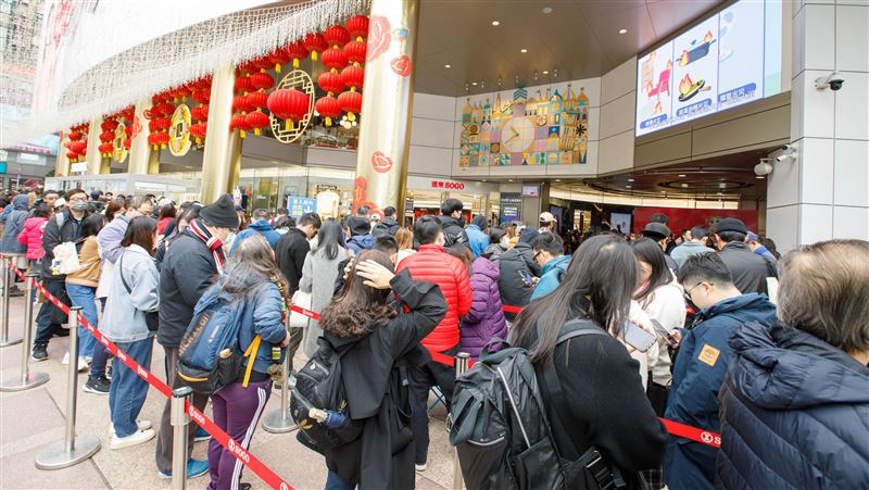 瘋搶百貨福袋！頭香哥連18年搶第一超熱血