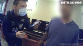 新北吳男謊報友人身分證字號，仍被保大警員識破通緝犯身分。（圖／翻攝畫面）