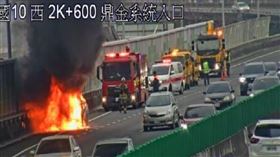 國道10號鼎金段火燒車　駕駛停路肩逃生無人傷，
圖翻攝畫面