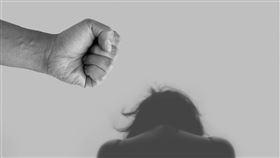 親兄妹,公然侮辱,社會評價