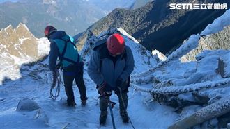 登玉山墜谷亡搜救隊找到人將吊掛下山