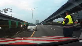 國道逆向行駛眾人驚呆　他初一收紅單暈了