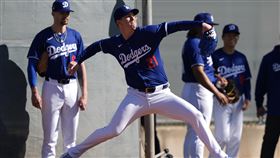 ▲布勒春訓首個牛棚日也加入練投，但今年球季的歸期仍未決定。（圖／美聯社／達志影像）