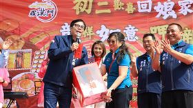 陳其邁出席內門初二回娘家辦桌宴高雄內門春節初二回娘家辦桌宴11日中午在南海紫竹寺前廣場舉行，高雄市長陳其邁（左1）、民進黨籍立委邱議瑩（左2）等出席。（高雄市政府提供）中央社記者蔡孟妤傳真 113年2月11日