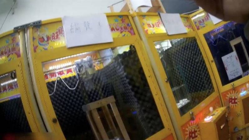 夾娃娃機版十八骰子！剛開業2個月就被捕