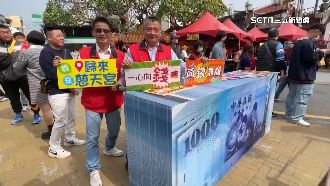 歸來慈天宮擲筊拚大獎！200萬現金未送出