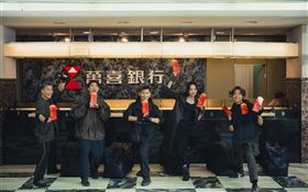 《還錢》拜年。（圖／甲上娛樂提供）