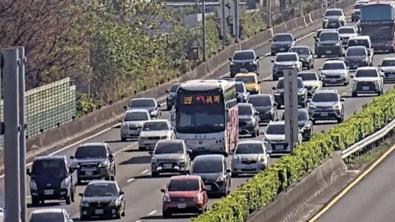 初四北返車潮湧現！11大地雷路段快避開