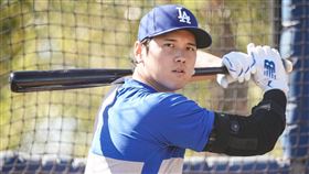 大谷翔平術後首次室外練打，就頻頻開轟，展現恐怖怪力。（圖／翻攝自道奇隊官方X）