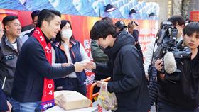 蔣萬安大年初四到關渡宮走春。(圖/台北市政府提供)