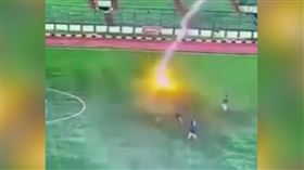 印尼業餘足球隊35歲球員Septian Raharja比賽中被閃電劈中，搶救過後仍不幸喪生。（圖／翻攝自FBI Subang隊官方IG）