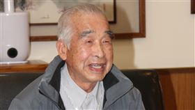 長春集團深耕苗栗  總裁林書鴻急覓工業地長春集團在苗栗設廠多年，有意持續擴廠，但縣內工業地難覓，集團總裁林書鴻儘管高齡已93歲，體態仍健朗，3日特地為此拜會苗栗縣政府尋求協助。中央社記者管瑞平攝  110年2月3日