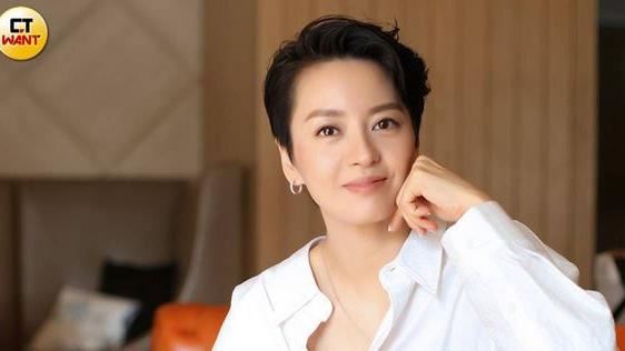 梁詠琪演唱會出包　林憶蓮唱一句被請下台