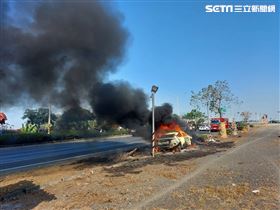 逼車耍帥出事了！男失控迴力鏢撞樹火燒車(圖/翻攝畫面)