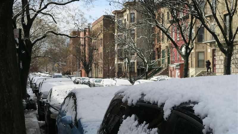 紐約2年來最強降雪　網課與航班同步大亂