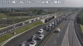 不斷更新／初五收假塞爆了！國道全面紅爆　國5龜速剩20公里▲初五收假國道紅爆，國5龜速剩20公里。（圖／翻攝自高公局即時路況）

